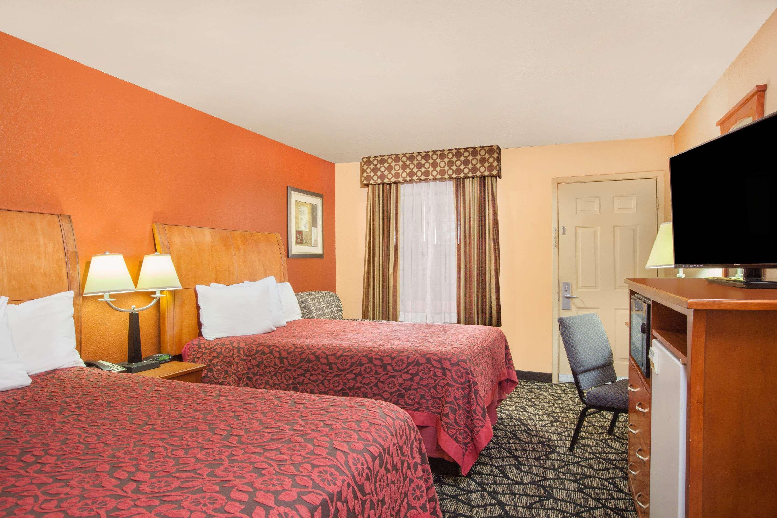 Days Inn By Wyndham Centerville Buitenkant foto