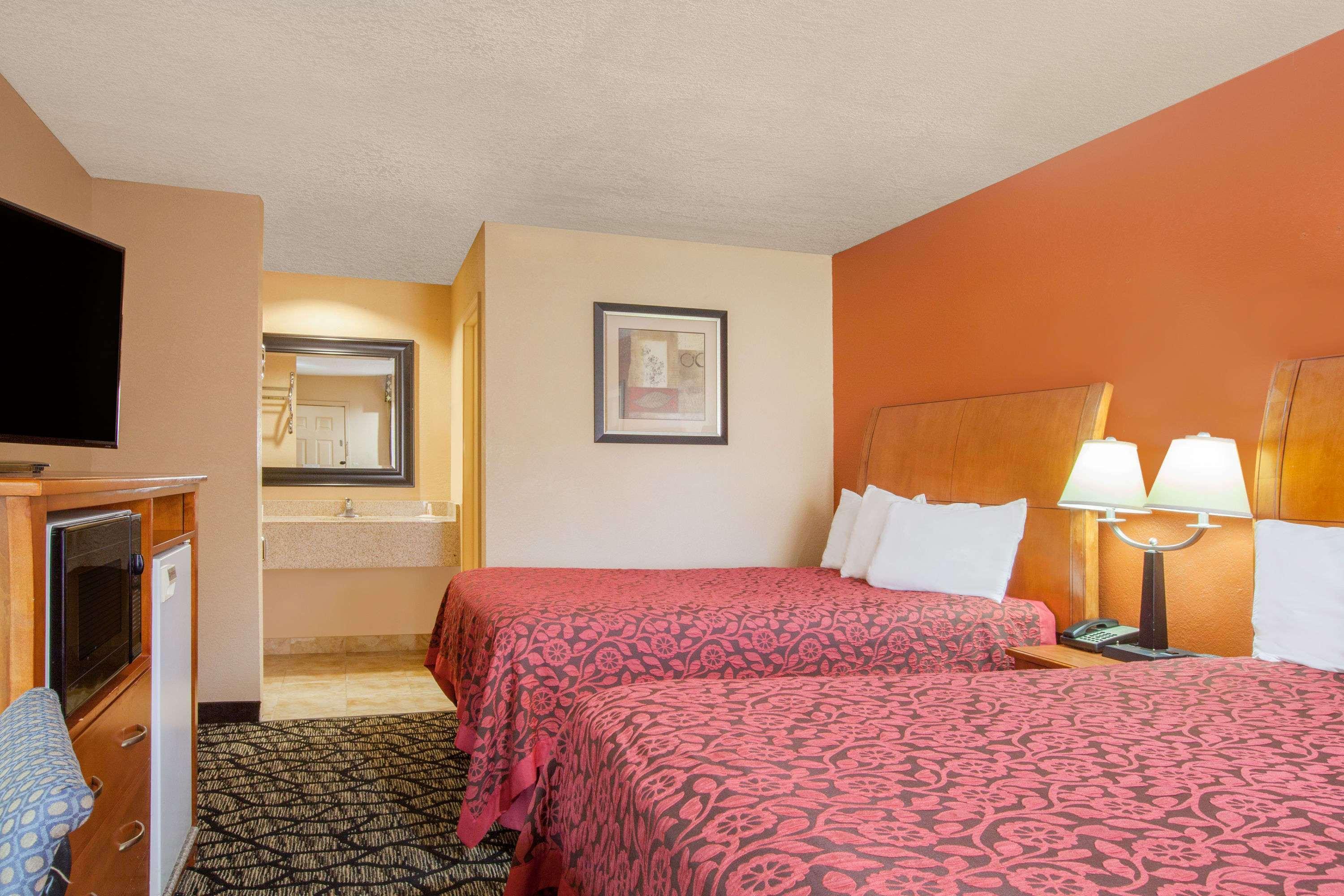 Days Inn By Wyndham Centerville Buitenkant foto