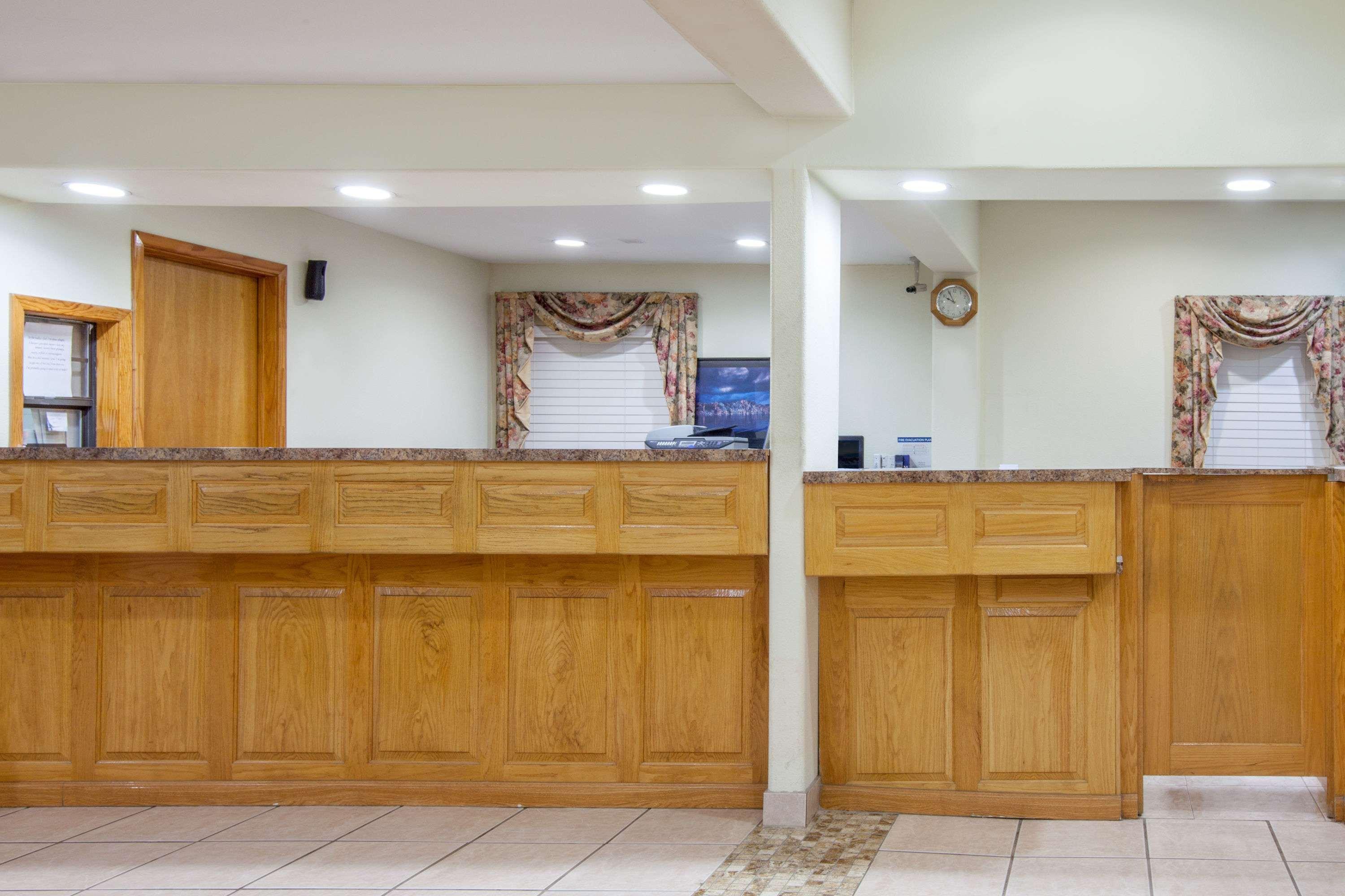 Days Inn By Wyndham Centerville Buitenkant foto