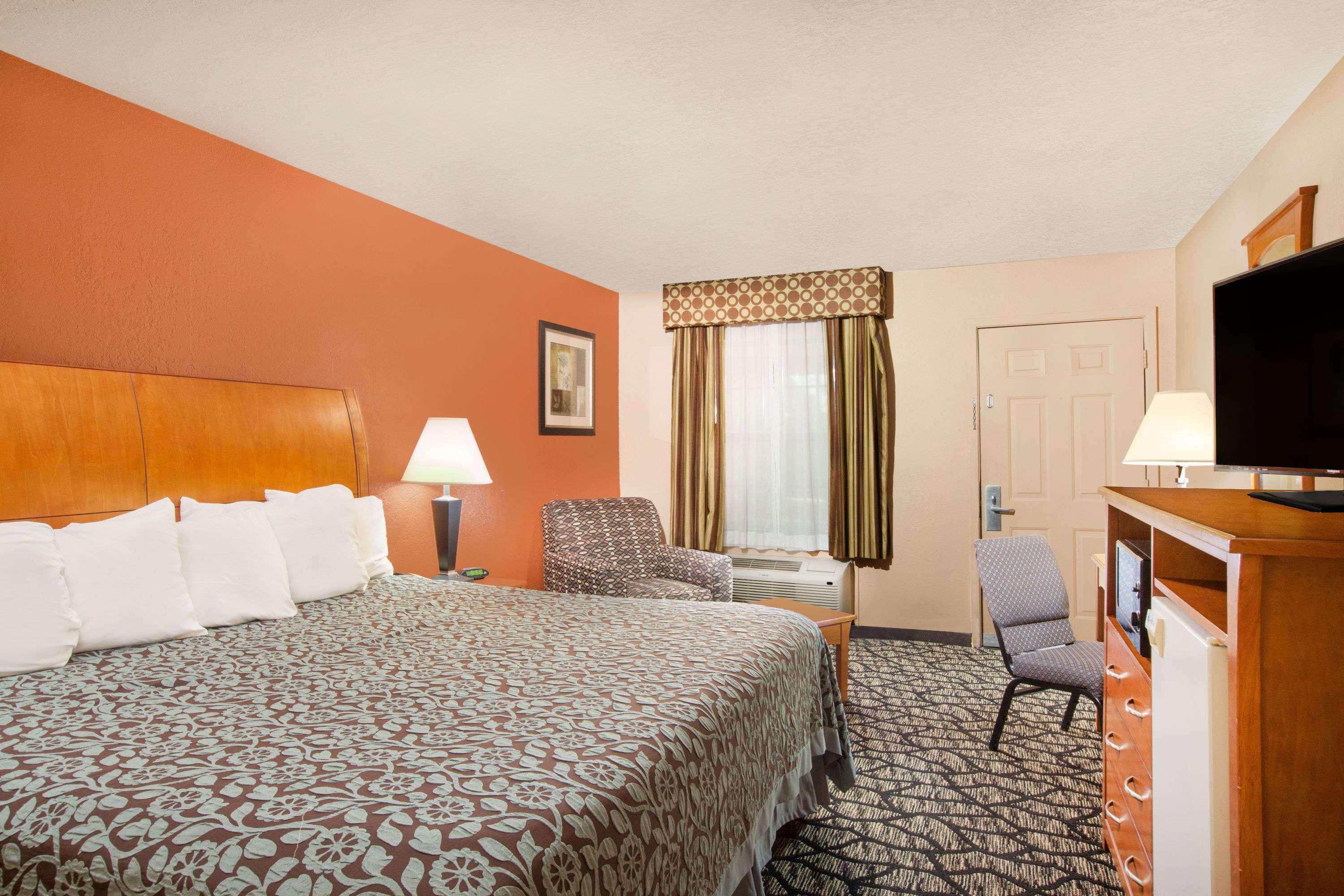 Days Inn By Wyndham Centerville Buitenkant foto